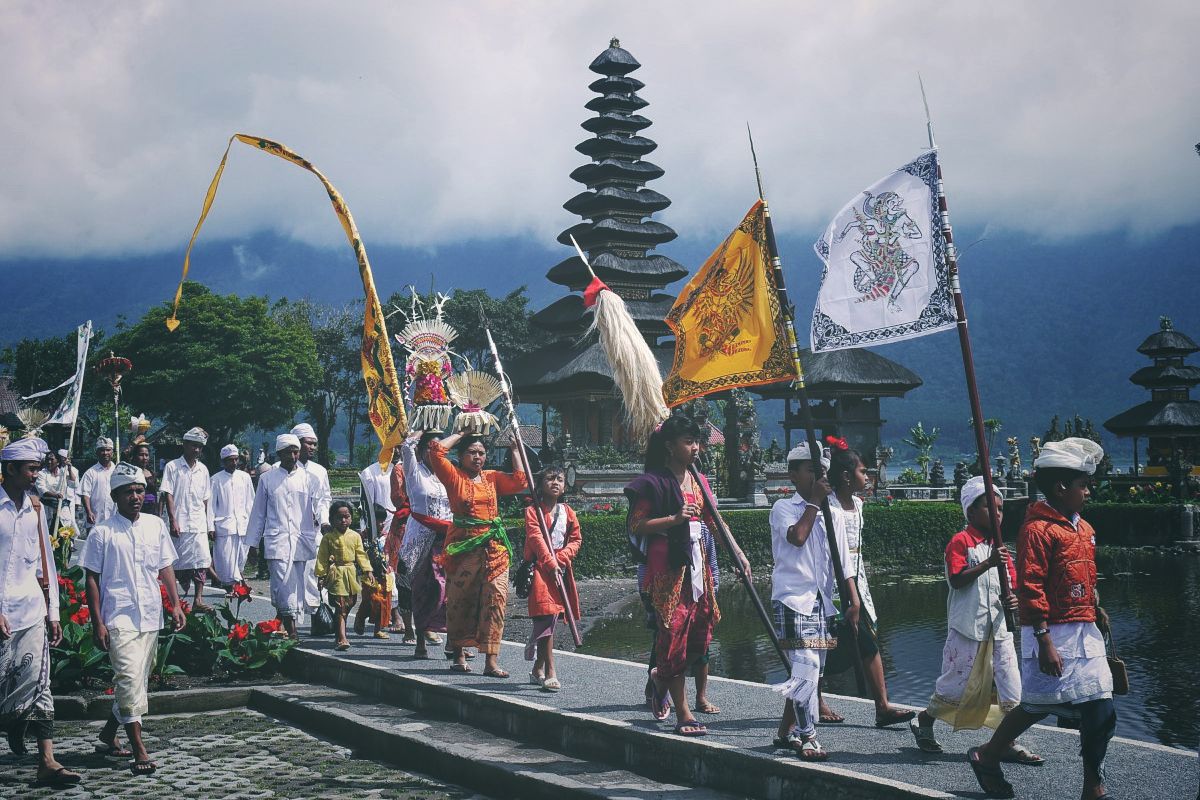 Local Hindu ceremony at Pura Ulun Danu Bratan